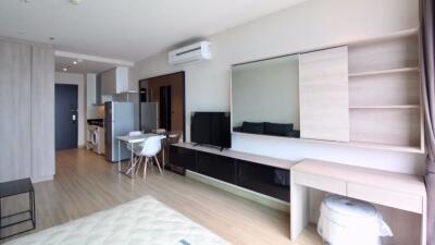 Studio bed Condo in Sky Walk Condominium Phrakhanongnuea Sub District C012905