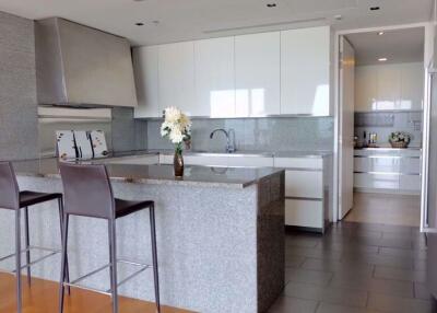 3 bed Condo in The Met Thungmahamek Sub District C012856