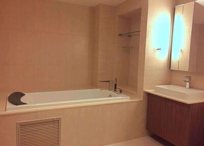 2 bed Condo in The Hudson Sathorn 7 Thungmahamek Sub District C012834