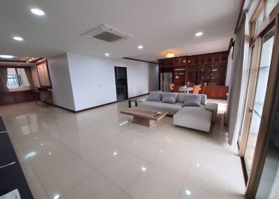 4 bed Condo in Royal Castle Pattanakarn Suanluang Sub District C012807