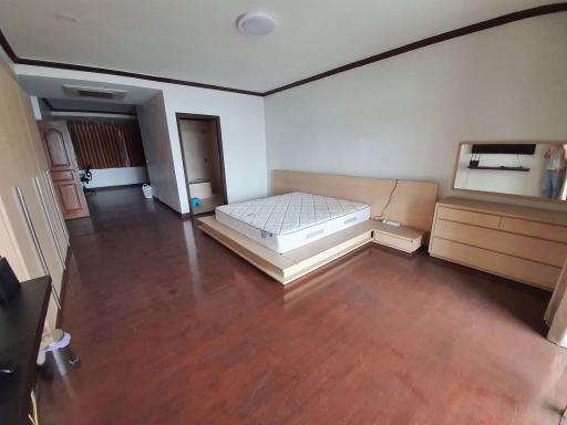 4 bed Condo in Royal Castle Pattanakarn Suanluang Sub District C012807