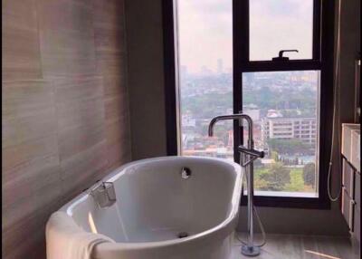 2 bed Condo in The Diplomat Sathorn Silom Sub District C012754
