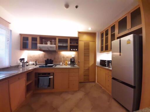 3 bed Condo in Esmeralda Apartments Thungmahamek Sub District C012687