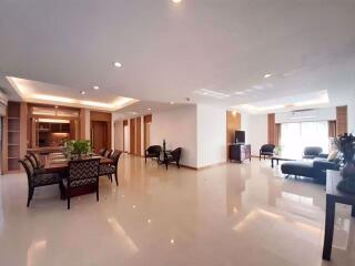 3 bed Condo in Esmeralda Apartments Thungmahamek Sub District C012687