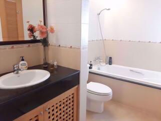 2 bed Condo in Emerald Residence Ratchada Din Daeng Sub District C012685