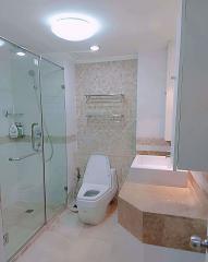 2 bed Condo in Asoke Place Khlong Toei Nuea Sub District C012682