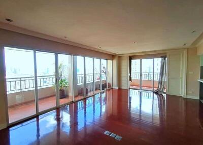 2 bed Condo in Sathorn Park Place Thungmahamek Sub District C012674