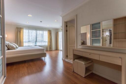 2 bed Condo in Grand Heritage Thonglor Khlong Tan Nuea Sub District C012574