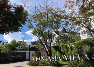4 bed House in Fantasia Villa 4 Bang Na Sub District H012550