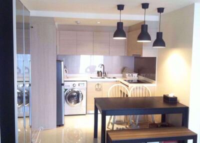 2 bed Condo in Socio Reference 61 Khlong Tan Nuea Sub District C012536