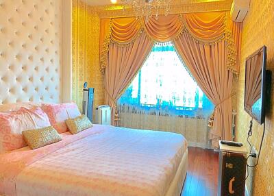 2 bed Condo in Circle Condominium Makkasan Sub District C012534