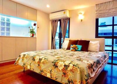 2 bed Condo in Silom Terrace Silom Sub District C012481