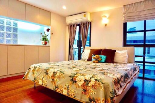 2 bed Condo in Silom Terrace Silom Sub District C012481