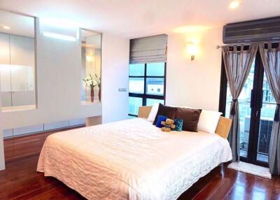 2 bed Condo in Silom Terrace Silom Sub District C012481