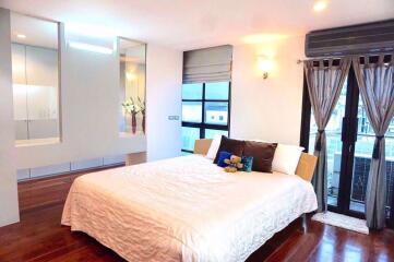 2 bed Condo in Silom Terrace Silom Sub District C012481