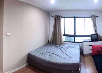 2 bed Condo in Lumpini Ville Phahol - Suthisarn Samsennai Sub District C012480