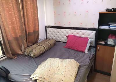 2 bed Condo in Lumpini Ville Phahol - Suthisarn Samsennai Sub District C012480