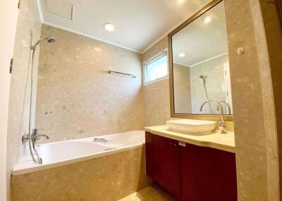 2 bed Condo in Baan Siri Ruedee Lumphini Sub District C012466