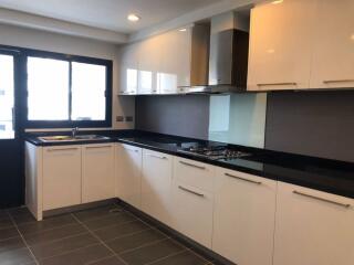 3 bed Condo in Shanti Sadan Khlong Tan Nuea Sub District C012445