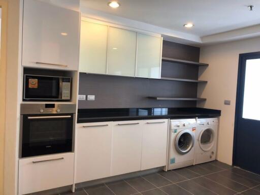 3 bed Condo in Shanti Sadan Khlong Tan Nuea Sub District C012445