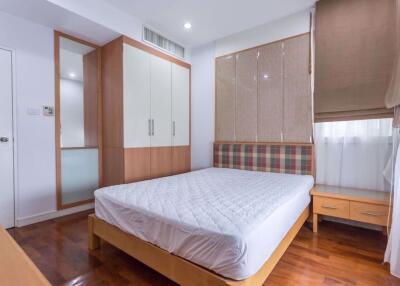 2 bed Condo in Baan Siri 24 Khlongtan Sub District C012405