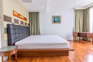 2 bed Condo in Baan Siri 24 Khlongtan Sub District C012405