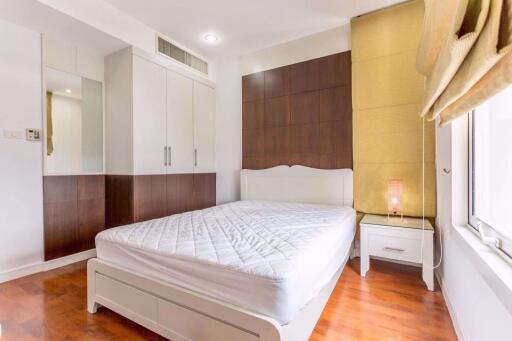 2 bed Condo in Baan Siri 24 Khlongtan Sub District C012404