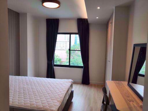 2 bed Condo in Lily House Khlong Toei Nuea Sub District C012401