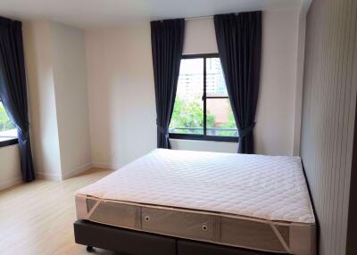 2 bed Condo in Lily House Khlong Toei Nuea Sub District C012401