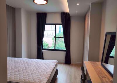 2 bed Condo in Lily House Khlong Toei Nuea Sub District C012401
