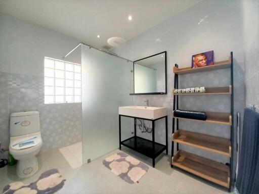 2Storey White Apartment For Sale in Pratumnak
