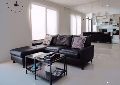 1 bed Duplex in Villa Asoke Makkasan Sub District D012349