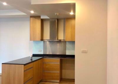 2 bed Condo in Sathorn Gardens Thungmahamek Sub District C012348