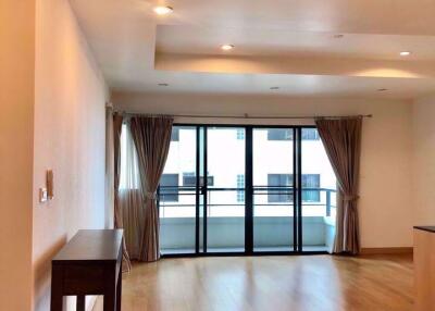 2 bed Condo in Sathorn Gardens Thungmahamek Sub District C012348