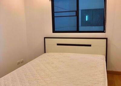 2 bed Condo in Sathorn Gardens Thungmahamek Sub District C012348