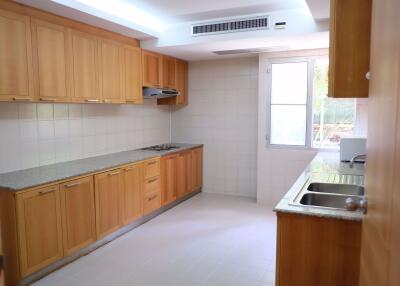 3 bed Condo in The Peony Chong Nonsi Sub District C012340