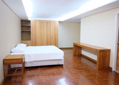 3 bed Condo in The Peony Chong Nonsi Sub District C012340