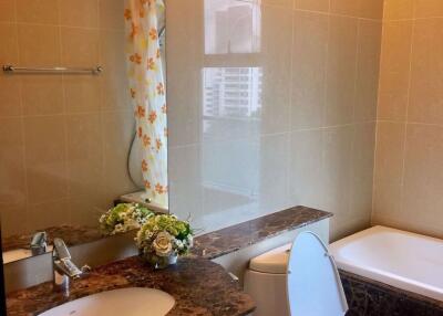 2 bed Condo in The Prime 11 Khlong Toei Nuea Sub District C012323