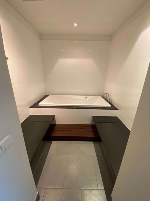 2 ห้องนอน, 2 ห้องน้ำ คอนโด ราคา ฿ 75,000/เดือน