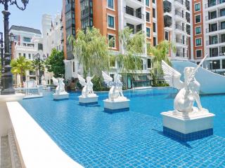 2 Bedrooms Condo in Espana Condo Resort Pattaya Jomtien C008306