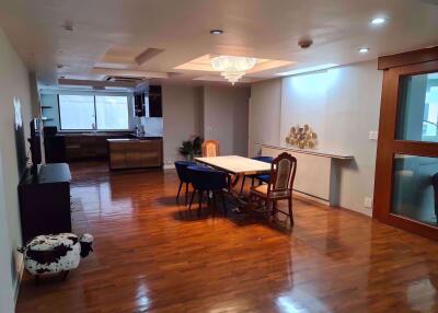 3 bed Condo in President Park Sukhumvit 24 Khlongtan Sub District C012287