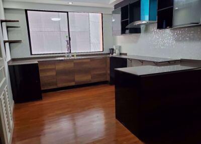 3 bed Condo in President Park Sukhumvit 24 Khlongtan Sub District C012287