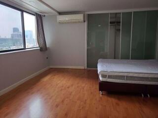 3 bed Condo in President Park Sukhumvit 24 Khlongtan Sub District C012287