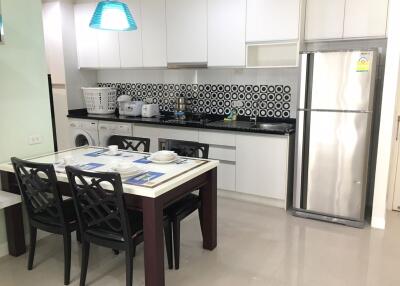 2 bed Condo in Chanarat Place Khlong Toei Nuea Sub District C012262