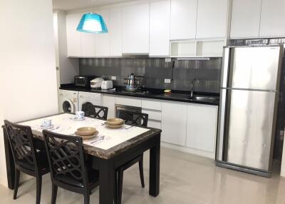 2 bed Condo in Chanarat Place Khlong Toei Nuea Sub District C012261