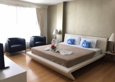 3 bed Condo in Chanarat Place Khlong Toei Nuea Sub District C012260