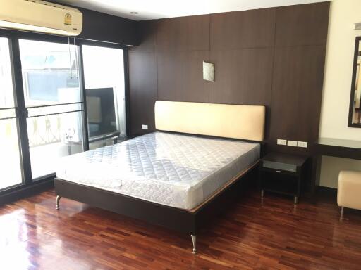 2 bed Condo in Mela Mansion Khlong Toei Nuea Sub District C012256