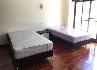 2 bed Condo in Mela Mansion Khlong Toei Nuea Sub District C012256