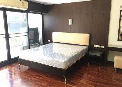 2 bed Condo in Mela Mansion Khlong Toei Nuea Sub District C012256