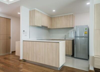 2 bed Condo in Sakura Suites Khlong Tan Nuea Sub District C012239